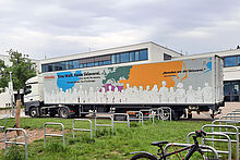 Missio Truck vor den Toren der Realschule Remshalden