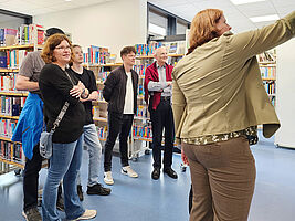  Kunstprojekt Bibliothek, Buch, digitale Medien